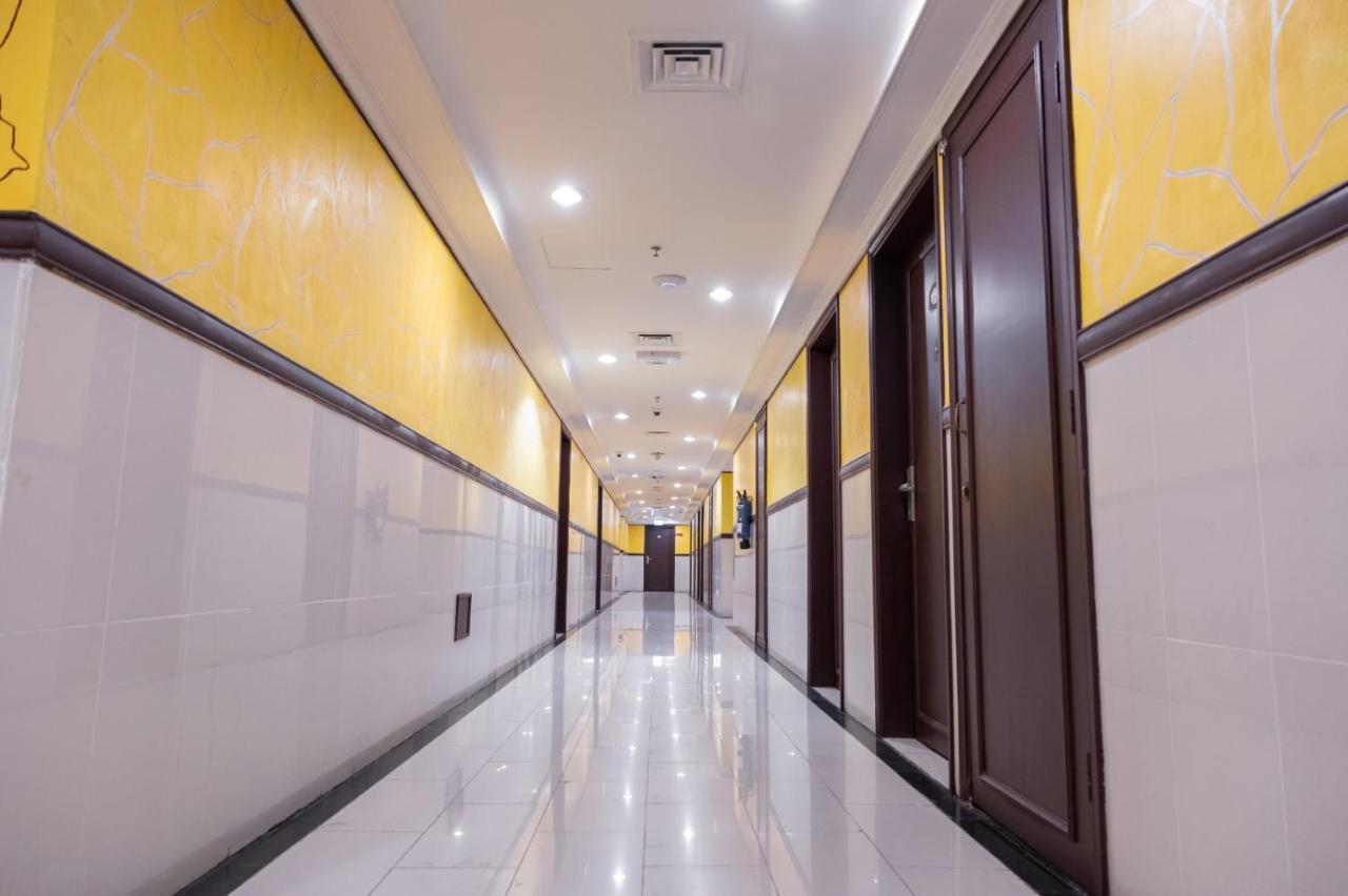 Three 888 Hotel Dubai Exterior foto